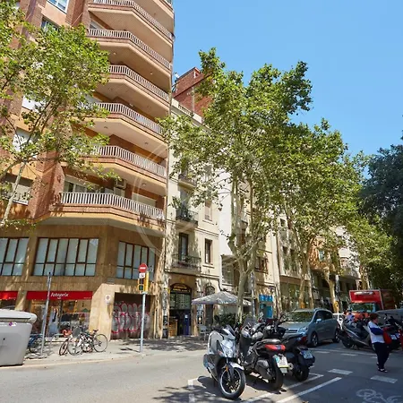 Acogedor Apartamento En El Eixample Barcelona Exterior photo